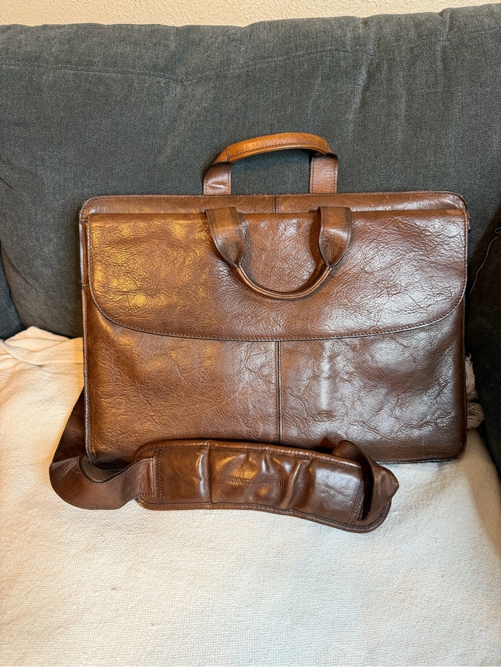 Johnston and Murphy Classic Brown Leather Briefcase with Shoulder Strap